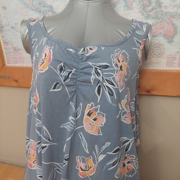 Penningtons In Every Story Plus Size Floral Blue Sleeveless Top Size 2X - Picture 2 of 9